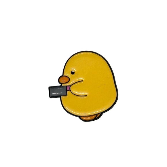 🤩Fun Cartoon Metal Enamel Pin Brooch Cute Yellow Duck Holding A Knife In Hand🤩 - Picture 3 of 5